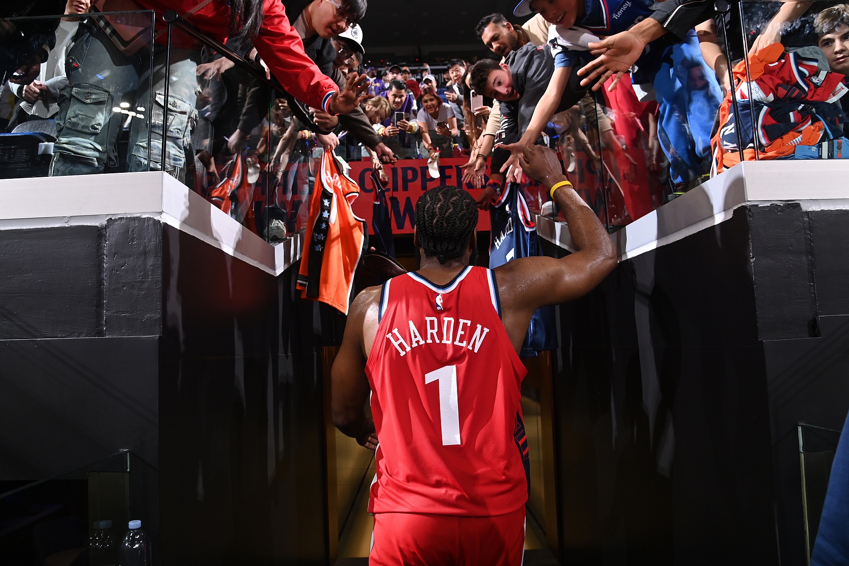 离奇快船：卖全明星遣功勋 比尔报销 东道主无全明星 登走不欠4.0