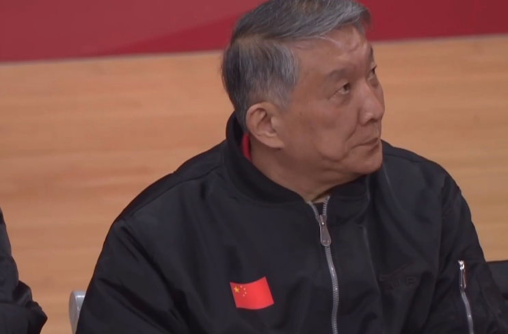 开云官网首页-宫鲁鸣脸色严峻：中国女篮被轰27-5险遭19分逆转 狂送19失误